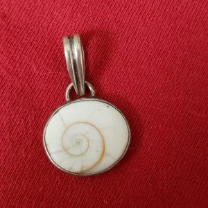summer shell pendant